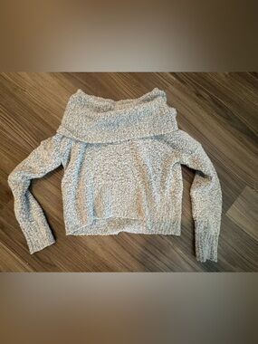 Mudd Light Gray Off-The-Shoulder Plush Sweater